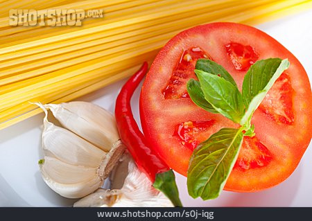 
                Knoblauch, Tomaten, Spaghetti                   