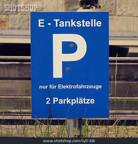 
                Parkplatz, E-tankstelle                   