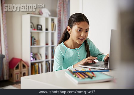 
                Mädchen, Laptop, Kinderzimmer, Online                   