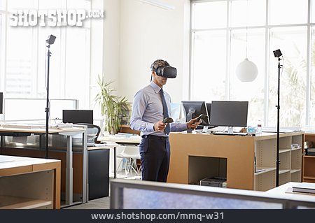 
                Virtuell, Virtual Reality Headset, Videobrille, Helmdisplay                   