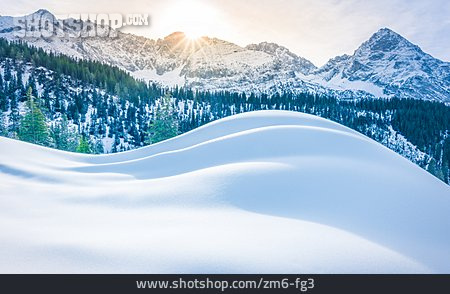
                Sonnenstrahlen, Verschneit, Wettersteingebirge                   