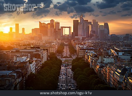 
                Paris, Grande Arche, La Defense                   