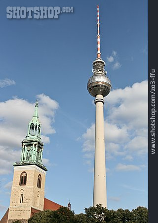 
                Fernsehturm, Marienkirche                   