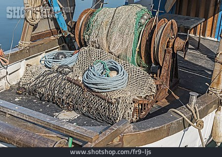 
                Fischerboot, Fischernetze                   
