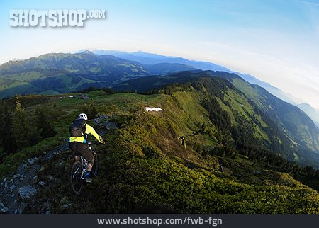 
                Berge, Mountainbiker, Radwanderung                   