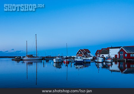 
                Ostsee, Blaue Stunde, Boote                   