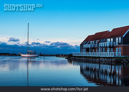 
                Ostsee, Blaue Stunde, Klintholm Havn                   