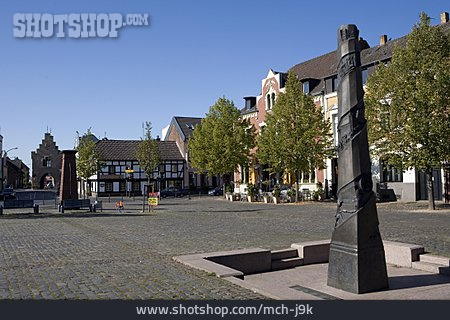 
                Marktplatz, Lechenich                   