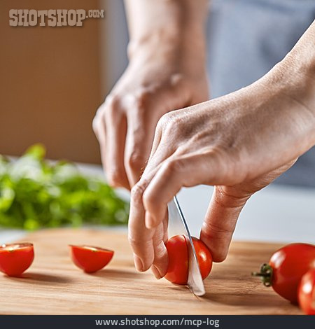 
                Tomaten, Halbieren                   