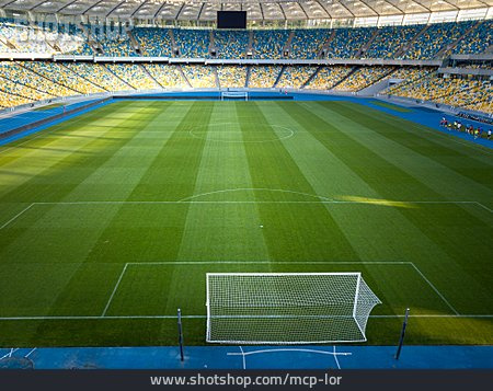 
                Spielfeld, Olimpiyskiy, Olympiastadion Kiew                   