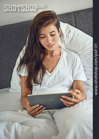 
                Lesen, Online, Schlafzimmer, Tablet-pc                   