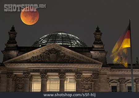 
                Reichstag, Blutmond                   