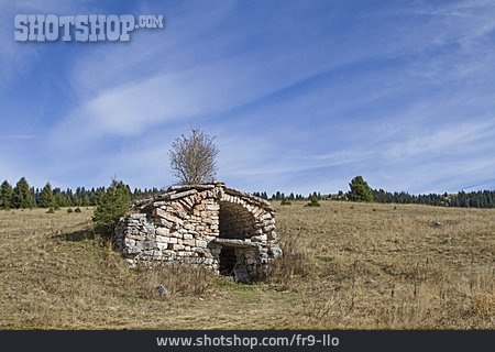 
                Steinhütte                   