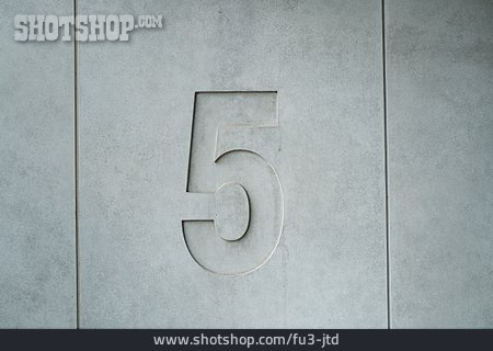 
                Fünf                   