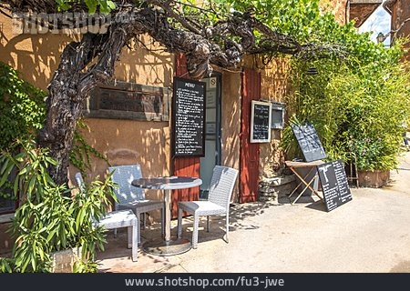 
                Frankreich, Roussillon, Cafe                   