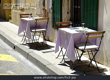
                Straßencafé, Tische                   