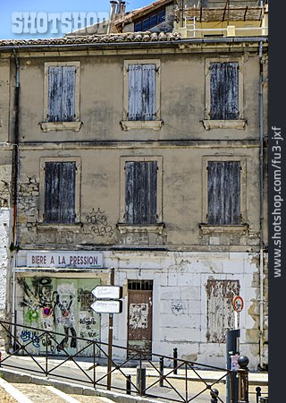 
                Unbewohnt, Altbau, Arles                   