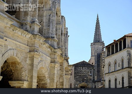 
                Altstadt, Arles                   