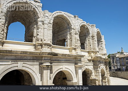 
                Amphitheater Von Arles                   