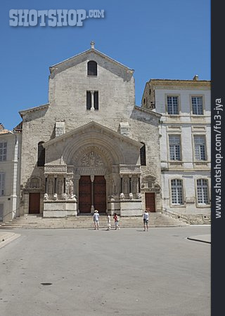 
                Arles, St-trophime                   