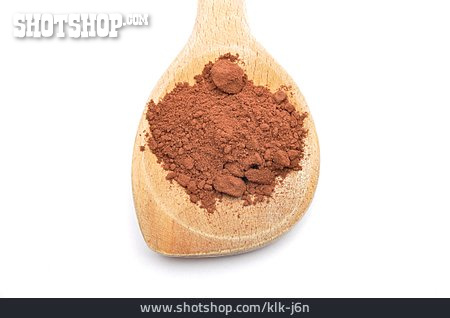 
                Holzlöffel, Kakaopulver                   