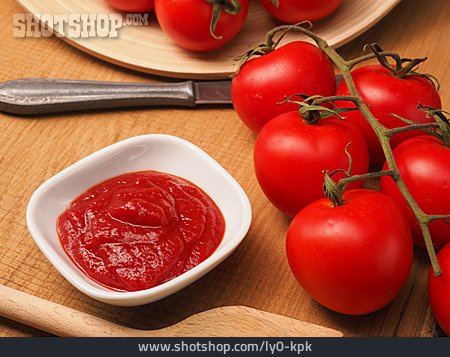 
                Ketchup, Tomatensauce, Tomatenpüree                   
