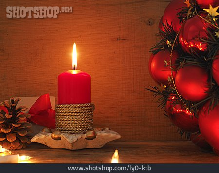 
                Kerzenschein, Adventszeit                   