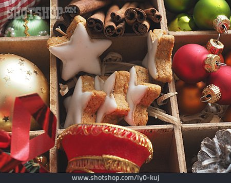 
                Christmas Tree Decorations, Cinnamon Biscuit                   