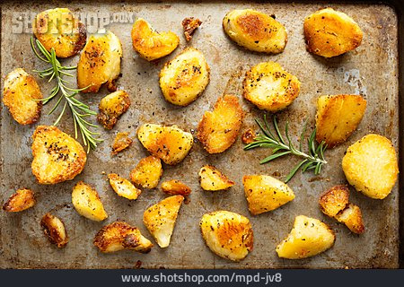 
                Rosmarin, Backblech, Ofenkartoffeln                   