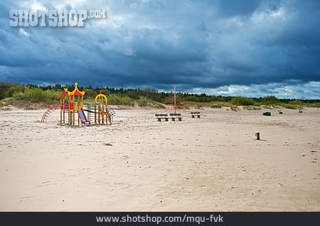 
                Strand, Spielgeräte                   