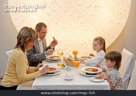 
                Essen, Restaurant, Familie                   