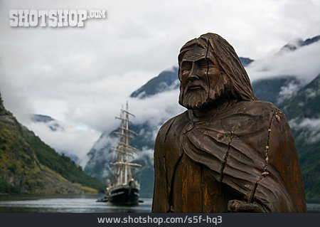 
                Holzfigur, Norwegen, Naeroyfjord                   