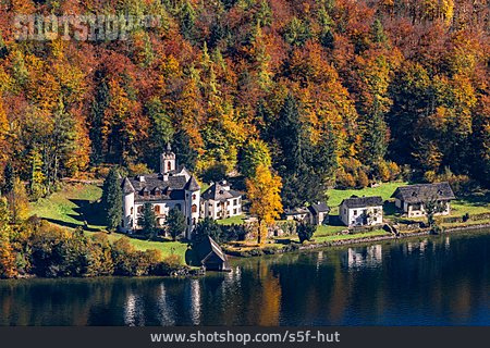 
                Hallstätter See, Schloss Grub                   