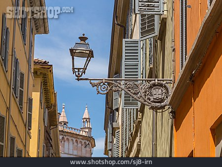 
                Altstadt, Parma                   