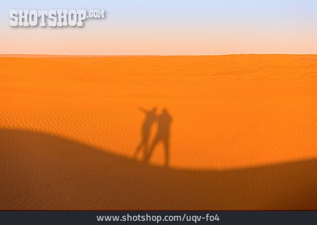 
                Wüste, Sandwüste, Liebespaar, Schattenspiel                   