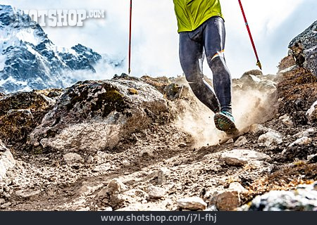 
                Gebirge, Laufen, Bergsport                   