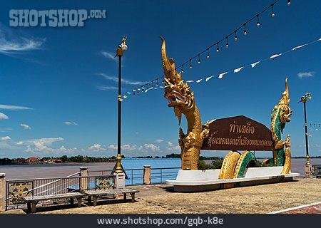 
                Nong Khai, Naga-statue                   