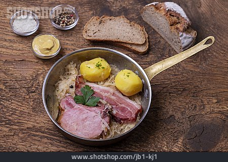 
                Sauerkraut, Kassler, Choucroute Garnie                   