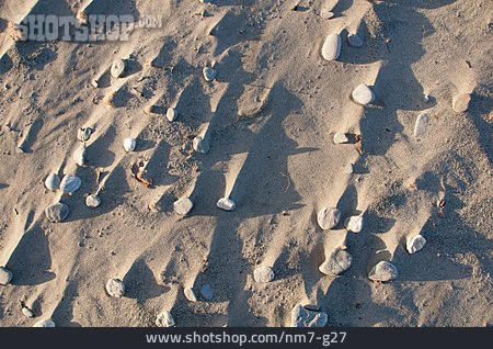 
                Kieselsteine, Sandstrand                   