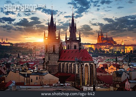 
                Altstadt, Prag, Teynkirche                   