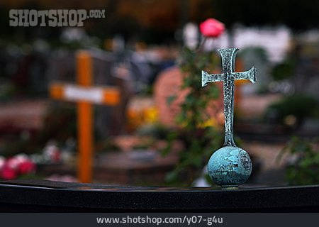 
                Friedhof, Grabkreuz                   
