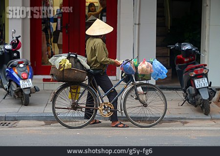 
                Hanoi, Fliegender Händler                   
