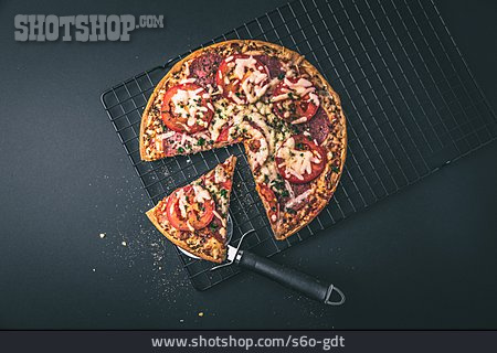
                Pizza, Pizzaschneider, Salamipizza                   