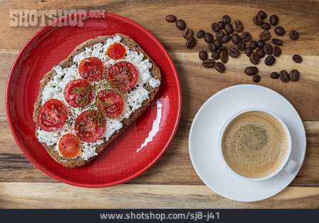 
                Kaffee, Frühstück, Tomatenbrot                   