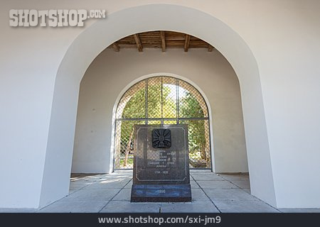 
                Denkmal, Anapa, Russian Gate                   