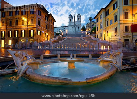
                Rom, Santa Trinità Dei Monti, Spanische Treppe, Fontana Della Barcaccia                   