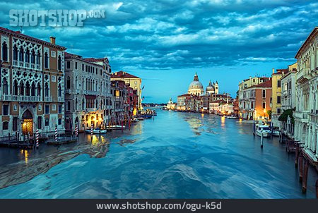 
                Blaue Stunde, Venedig, Canale Grande                   