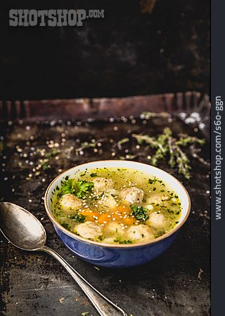 
                Suppe, Hühnerbrühe, Grießknödel                   