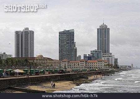 
                Colombo, Galle Face Green                   