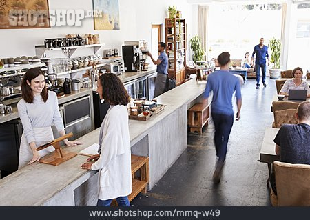 
                Café, Kunden, Mitarbeiter                   